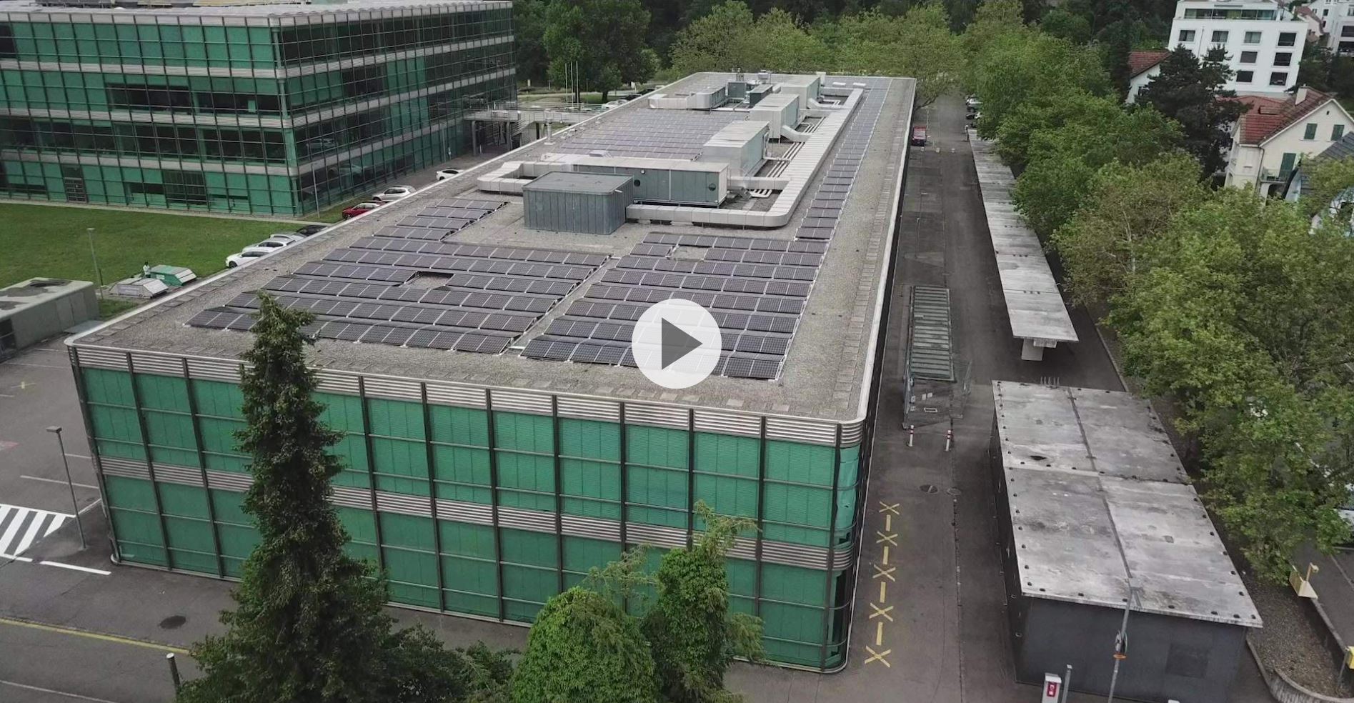 Video der Photovoltaikanlage auf den Gebäuden der Hochschule für Technik FHNW in Brugg-Windisch