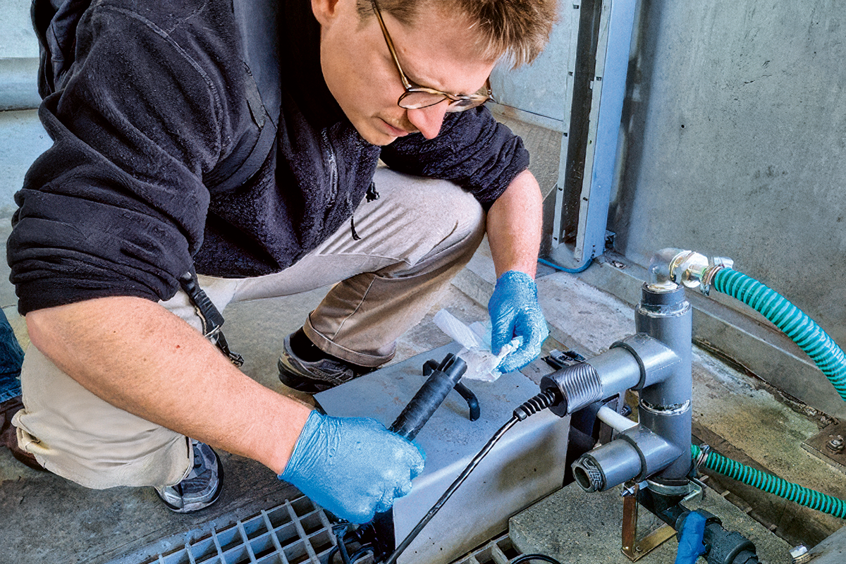 Research associate Bartosz Kawecki cleans sensors installed at the wastewater treatment plant Birs.