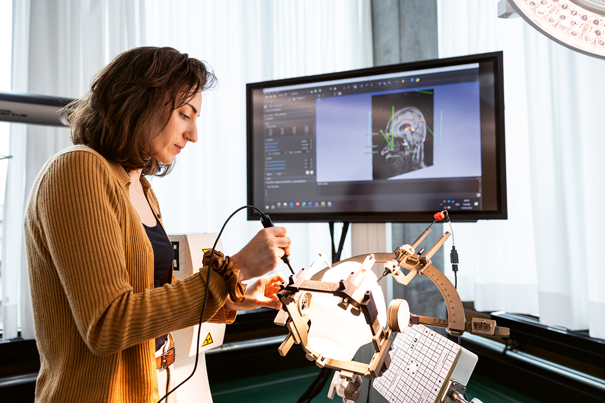 Céline Vergne tests her electromagnetic navigation system for localisation of electrodes in the brain, using a head phantom inside a stereotactic headset.